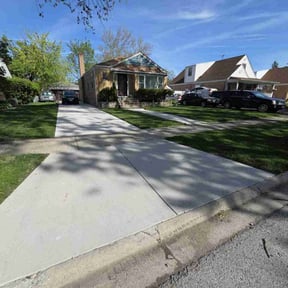 gardening service by Flores Lawn Care Co. reviewed on November 22, 2025