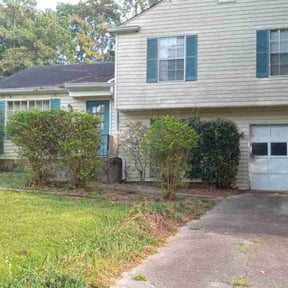 Bush Trimming by ShiftChange LLC Lawn Service reviewed on November 4, 2021