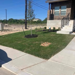 yard maintenance by EOW 618 lawn care reviewed on August 20, 2025