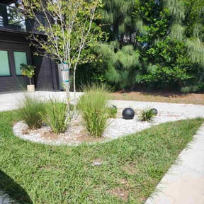 Bush Trimming by Luxury Lawn Care reviewed on October 23, 2025