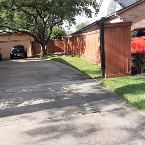 Flower Bed Weeding by Jr Lawncare reviewed on August 15, 2025