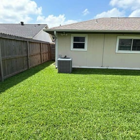 landscaping services by Green Looks reviewed on August 18, 2025
