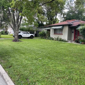 landscape maintenance by Straight cuts lawn care reviewed on January 1, 2026