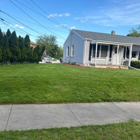 lawn service by Sextons lawn Care Services reviewed on May 13, 2024