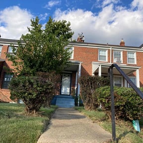 Bush Trimming by Ramiro&#039;s Lawn Care reviewed on October 24, 2025