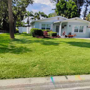 lawn maintenance by Navarro Lawn Care reviewed on August 17, 2025