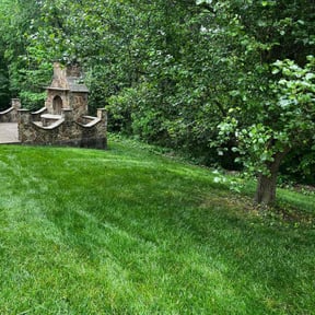 landscaping by Deal's Lawn Maintenance reviewed on August 15, 2025