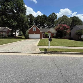 grass maintenance by Emerald Lawns reviewed on March 5, 2025