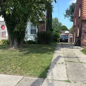 Bush Trimming by Fresh Cut reviewed on July 9, 2026