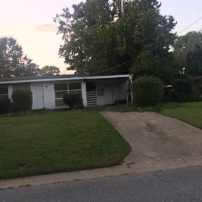 Bush Trimming by Longview lawns and Land scaping LLC reviewed on August 18, 2025
