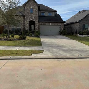 lawn care services by Pull Up On Me Jase reviewed on October 5, 2023