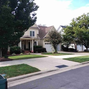 residential landscaping by Electric Mowing reviewed on March 31, 2025