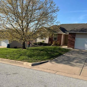 turf maintenance by Uno Drywall and Painting Services ,LLC dba Franklin McCarter reviewed on August 20, 2025