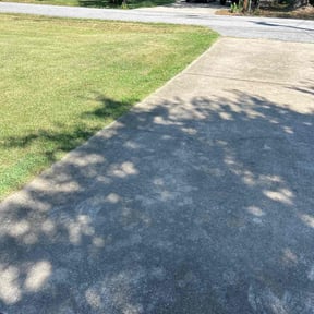 turf maintenance by Lee&#039;s Mowing reviewed on December 30, 2024