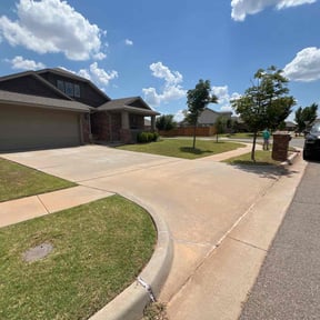 yard service by Mobile Lawns reviewed on August 16, 2025