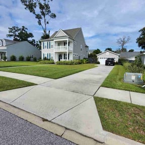 yard maintenance by Property Pro reviewed on December 3, 2025