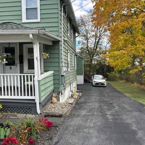 Leaf Removal by Handy Home Care LLC reviewed on November 10, 2025