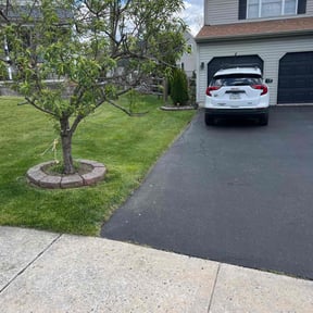 yard care by Green Leaf Lawn Service reviewed on November 21, 2025