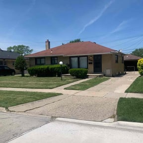 landscaping by KnJ Lawn Snow Scrap Removal reviewed on December 18, 2025