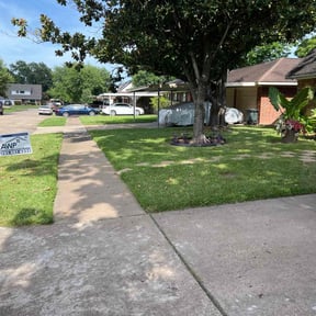 landscape maintenance by Snell mowing reviewed on August 17, 2025