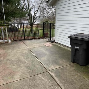 Leaf Removal by BG landscaping reviewed on November 24, 2025