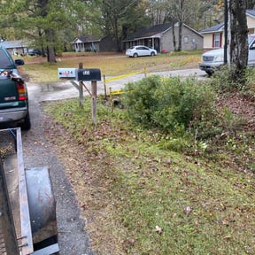 Bush Trimming by Mac's Property Maintenance LLC reviewed on December 9, 2025