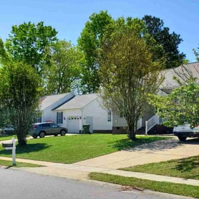 yard maintenance by Allen Estates LLC reviewed on May 10, 2024