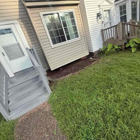 Flower Bed Weeding by Clay Lawncare reviewed on October 18, 2025