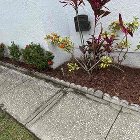 Flower Bed Weeding by Zaragoza Hardscapes reviewed on October 20, 2025