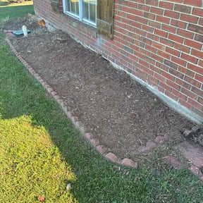 Flower Bed Weeding by Gulf Freeway Landscaping reviewed on October 21, 2025