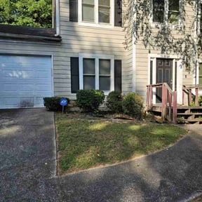 Bush Trimming by Lawn Care Professionals reviewed on August 15, 2025