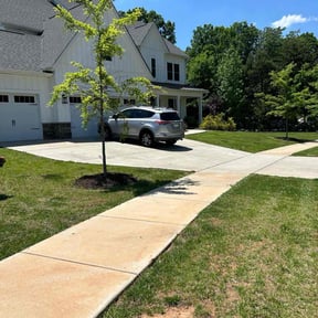 yard maintenance by Abney's lawncare reviewed on August 15, 2025