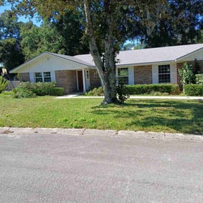 Bush Trimming by All yards reviewed on April 16, 2024