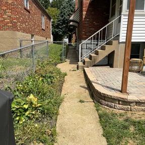 Bush Trimming by Towery's Lawn Care reviewed on May 25, 2024