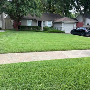 lawn maintenance by Lees' Land Service reviewed on October 11, 2024