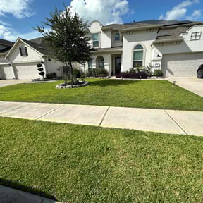 grass cutting by Perez Landscaping reviewed on April 28, 2024