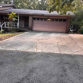 Leaf Removal by Israel&#039;s lawncare reviewed on October 1, 2025