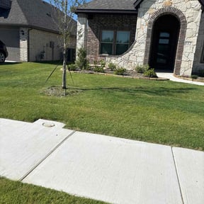 lawn care services by Pulgarcitos Lawns R&R reviewed on June 16, 2025