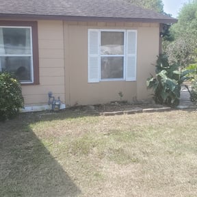 Bush Trimming by Man vs Lawn reviewed on August 21, 2025