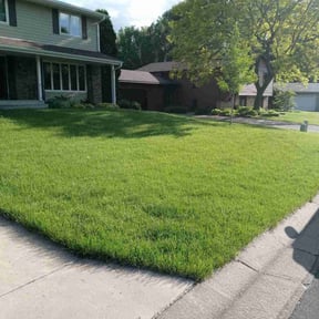 residential landscaping by R&amp;T lawncare reviewed on April 27, 2022