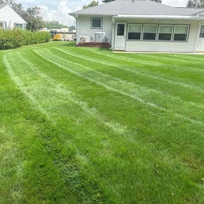 gardening service by Commercial Grounds Maintenance reviewed on August 15, 2025