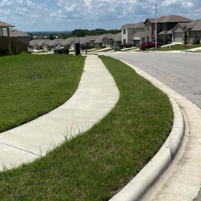 Bush Trimming by Hernandez Landscaping reviewed on November 6, 2025