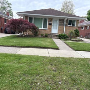 Bush Trimming by Carter’s Luxury Landscaping reviewed on August 15, 2025