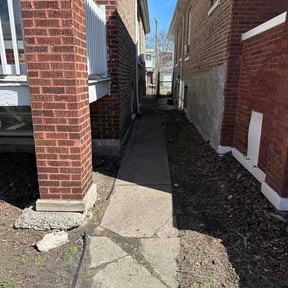 Leaf Removal by Harry's Champion Landscaping reviewed on May 21, 2026