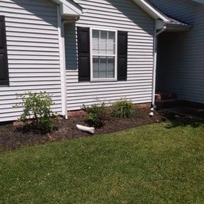 Flower Bed Weeding by Virgil lawn service reviewed on August 15, 2025