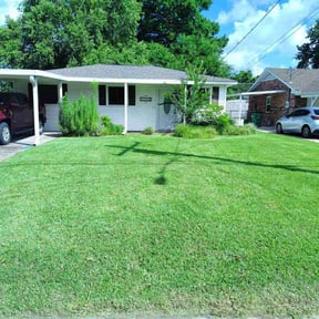 residential landscaping by United landscaping reviewed on August 15, 2025