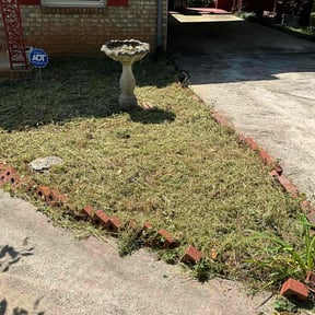 Flower Bed Weeding by 4M landscaping reviewed on October 18, 2025