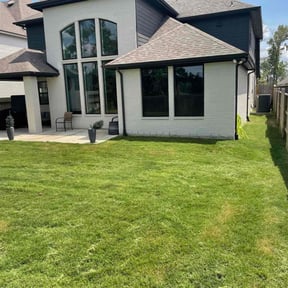 yard maintenance by Leneirs Landscaping reviewed on August 19, 2025