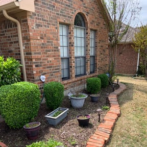 Flower Bed Weeding by Grasman LLC reviewed on August 19, 2025