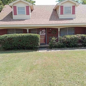 Bush Trimming by Frazier Lawn Care reviewed on October 22, 2025